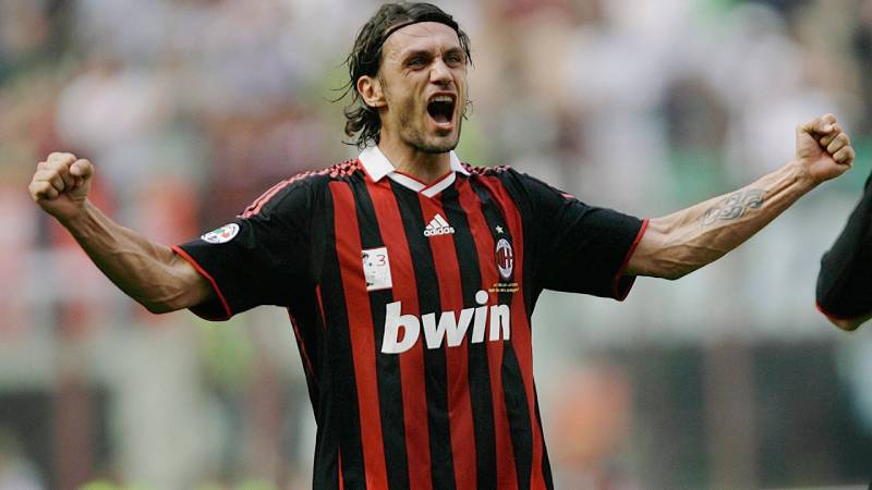 Paolo Maldini – 902 trận (AC Milan)